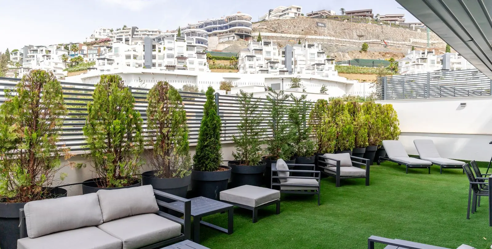 Sale of ground floor apartment in Benahavís 13