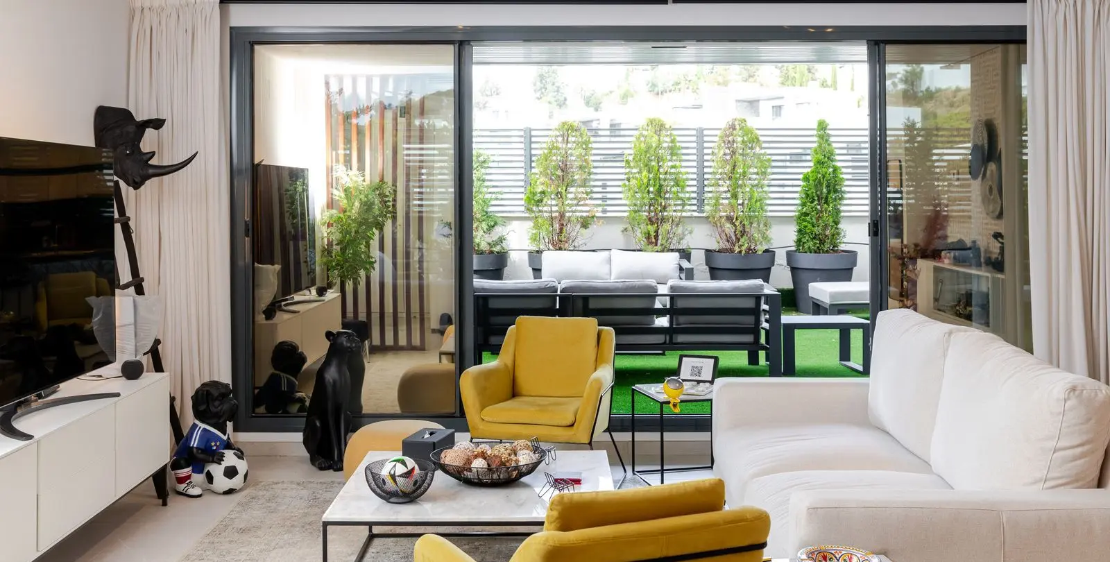 Sale of ground floor apartment in Benahavís 16