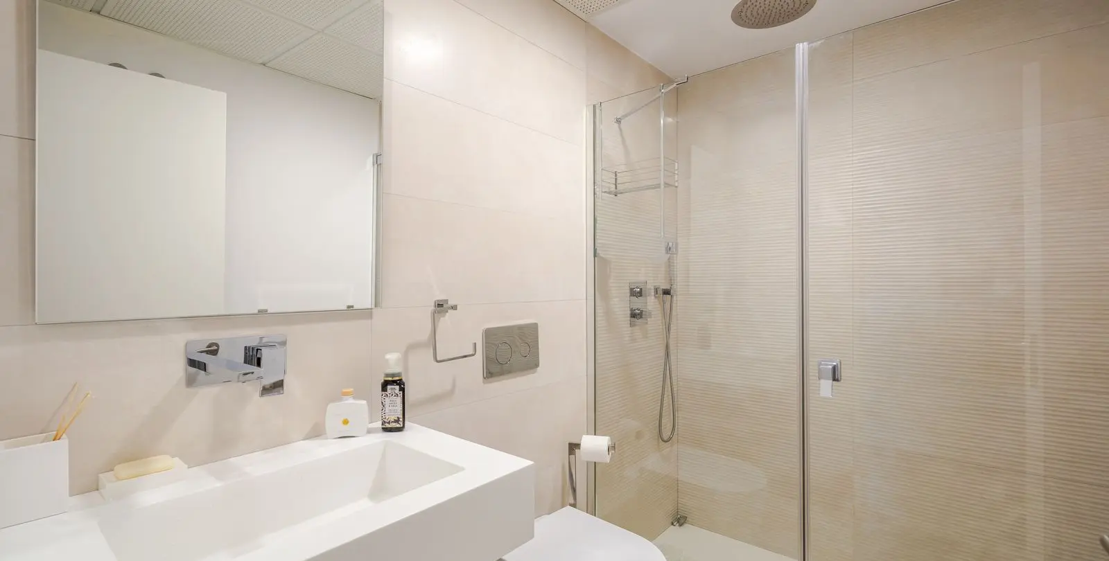 Sale of ground floor apartment in Benahavís 19
