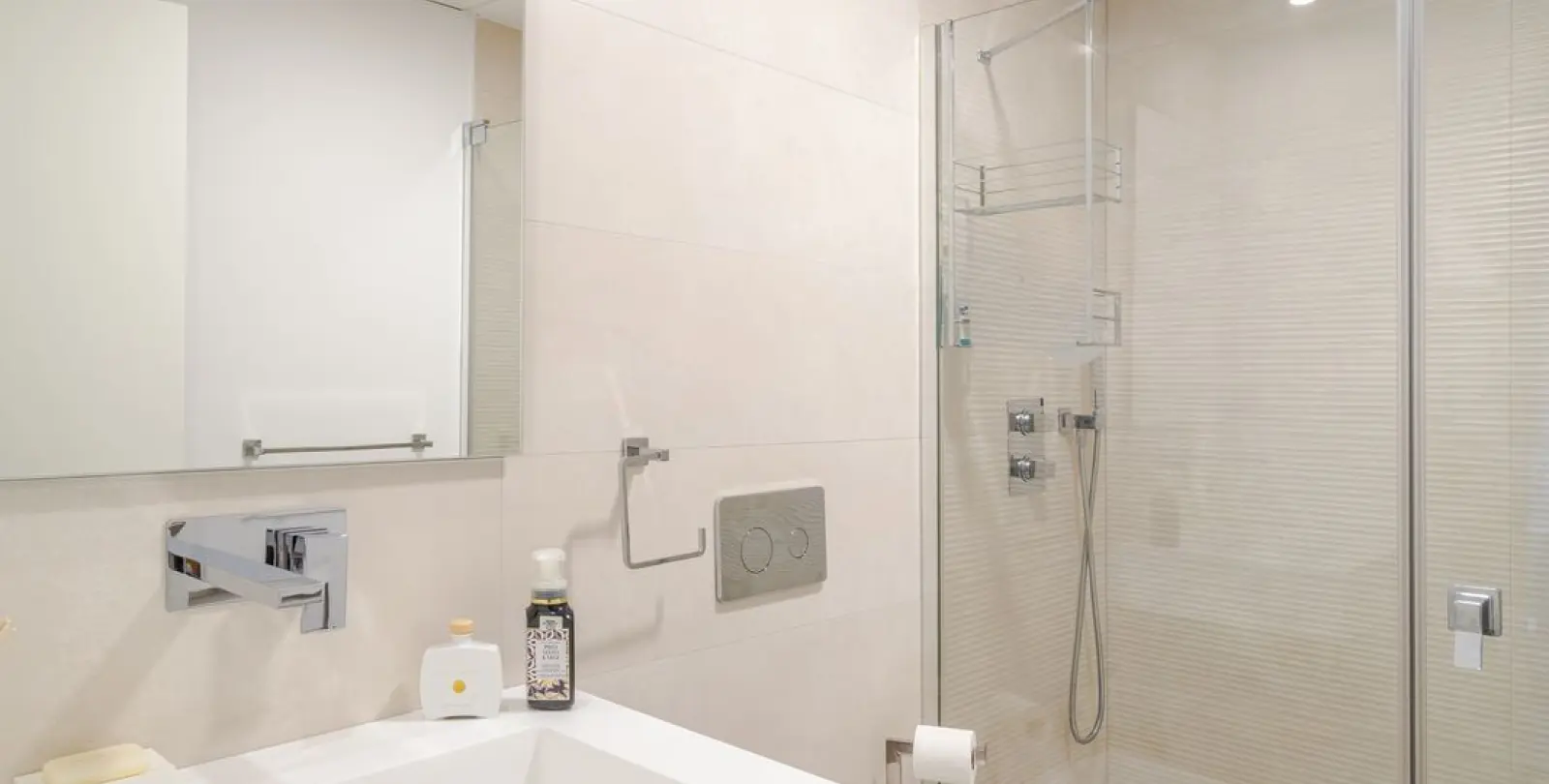 Sale of ground floor apartment in Benahavís 20