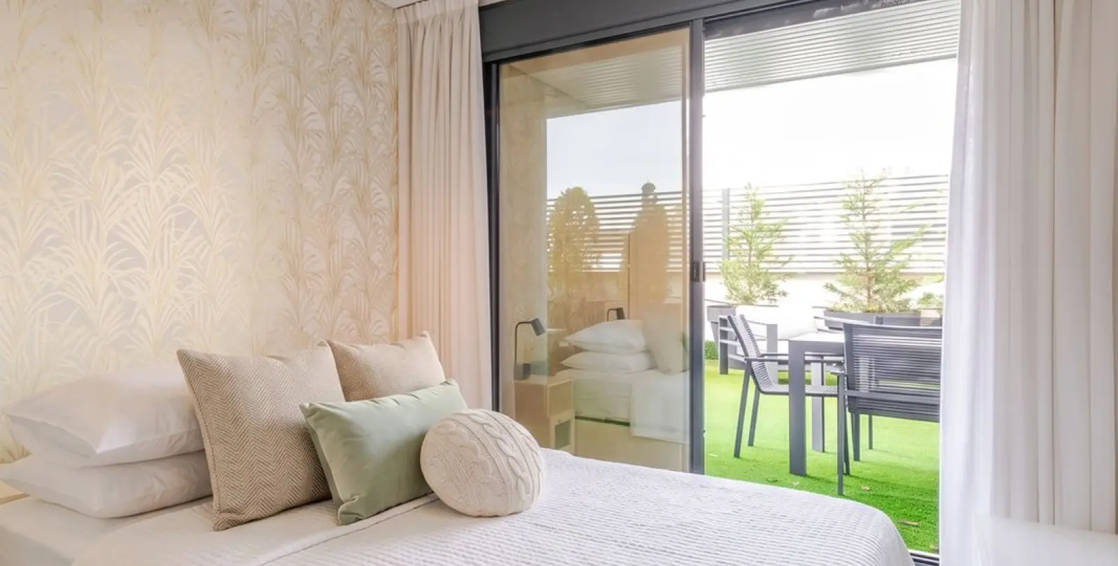 Sale of ground floor apartment in Benahavís 24