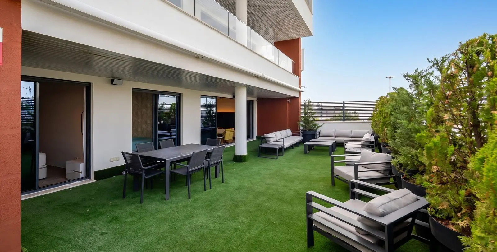 Sale of ground floor apartment in Benahavís 32