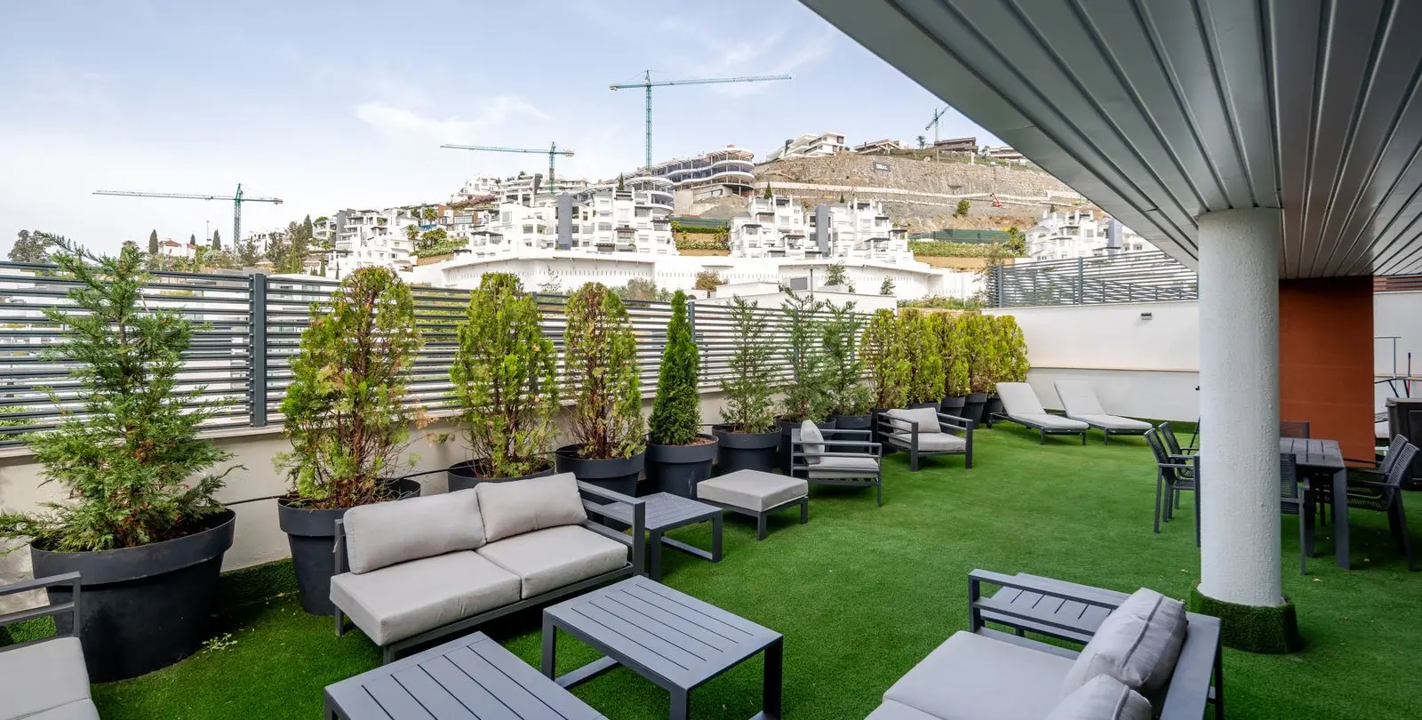 Sale of ground floor apartment in Benahavís 33