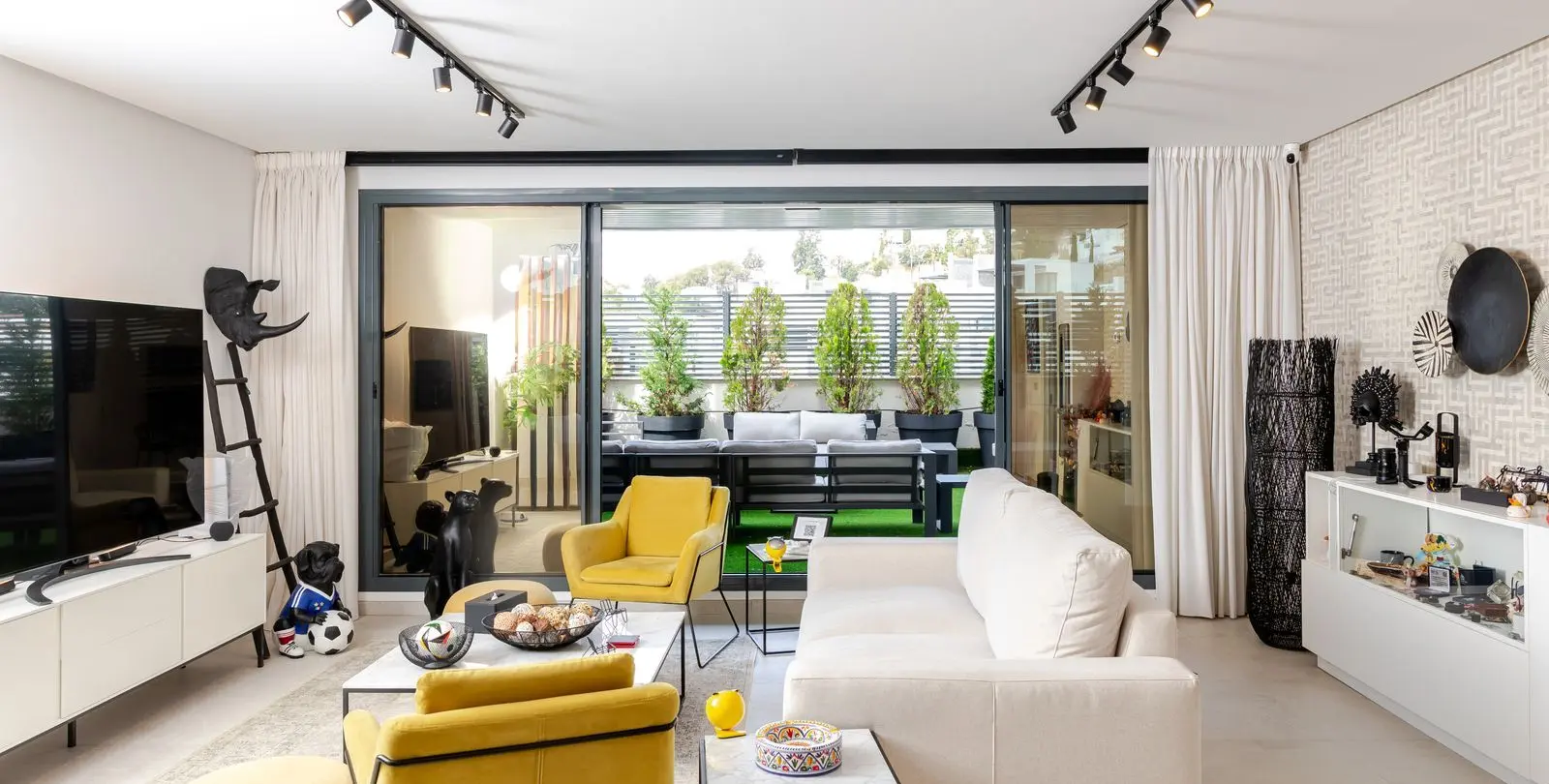 Sale of ground floor apartment in Benahavís 38