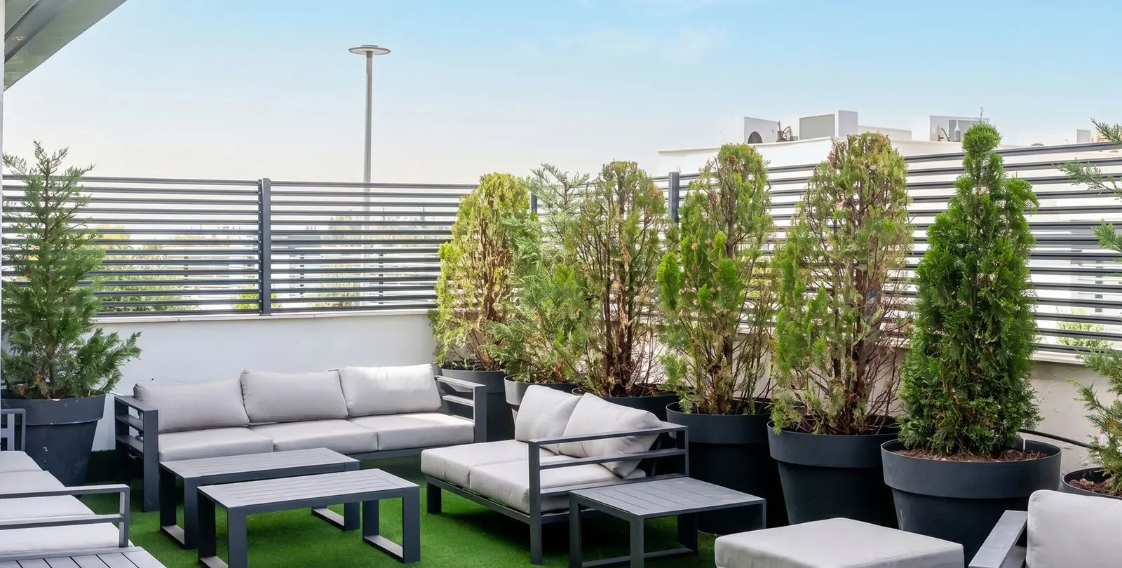 Sale of ground floor apartment in Benahavís 43