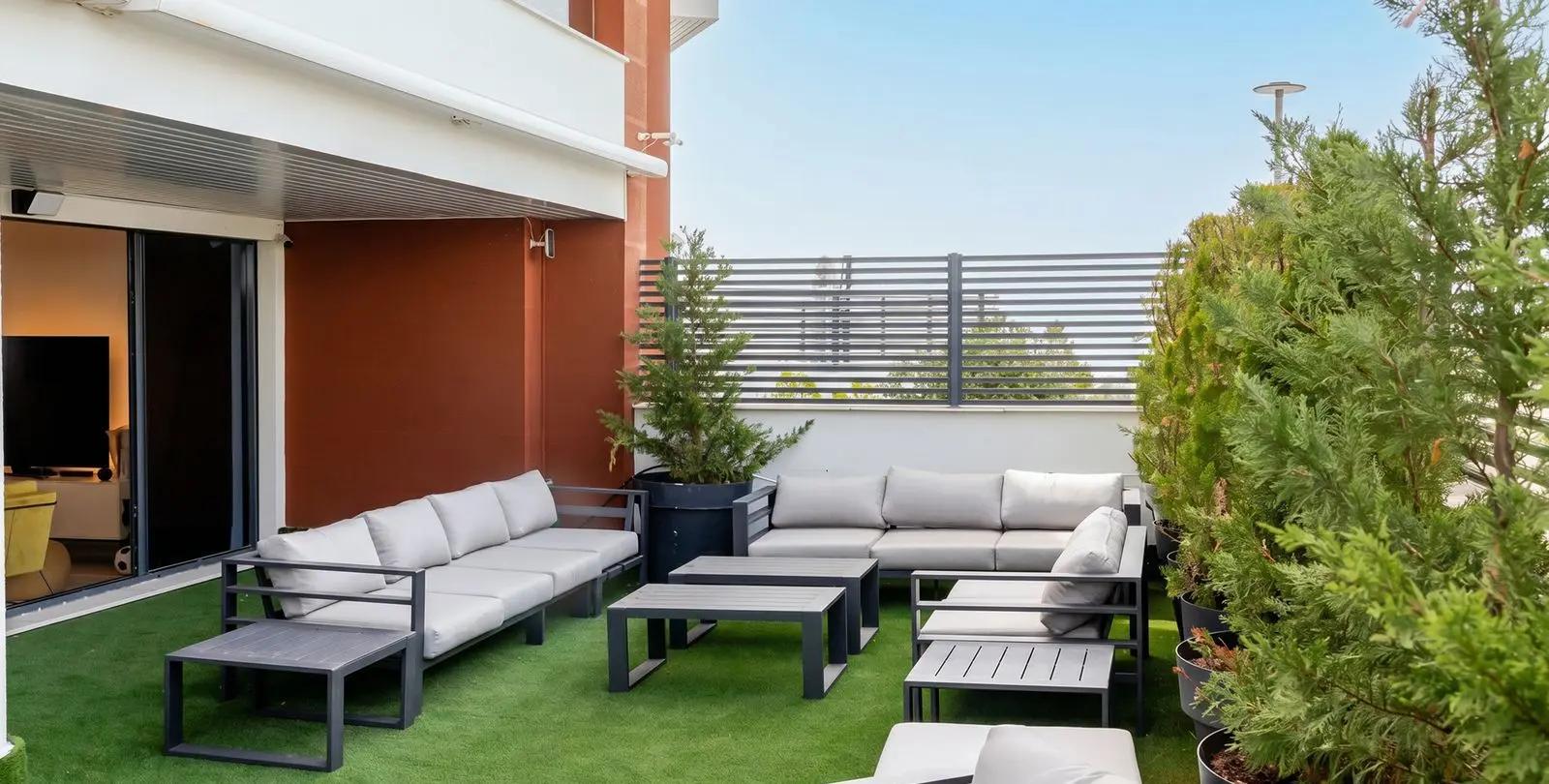 Sale of ground floor apartment in Benahavís 47