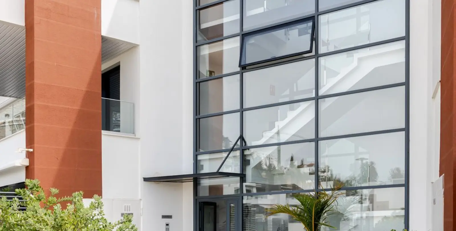 Sale of ground floor apartment in Benahavís 50