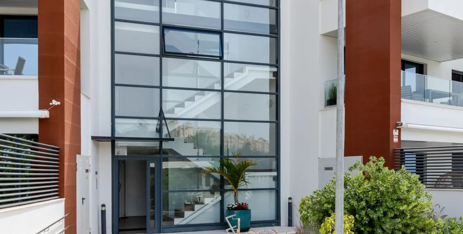 Sale of ground floor apartment in Benahavís 52
