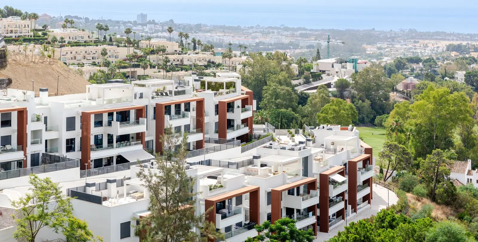 Sale of ground floor apartment in Benahavís 56