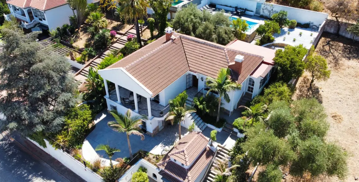 Продажа  отдельно стоящей виллы в Alhaurín de la Torre 1