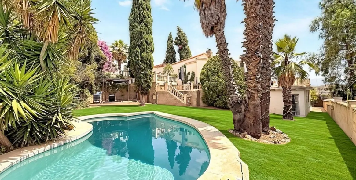 Sale of detached villa in El Atabal 1