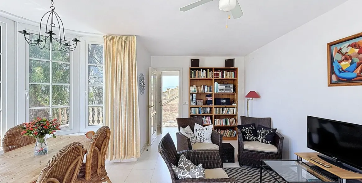 Sale of detached villa in El Atabal 13