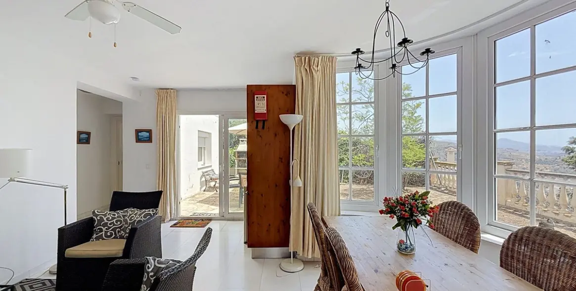 Sale of detached villa in El Atabal 16