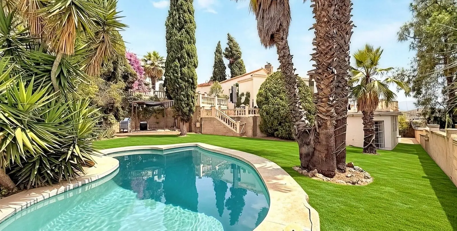 Sale of detached villa in El Atabal 1