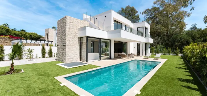 Sale of detached villa in Atalaya 0