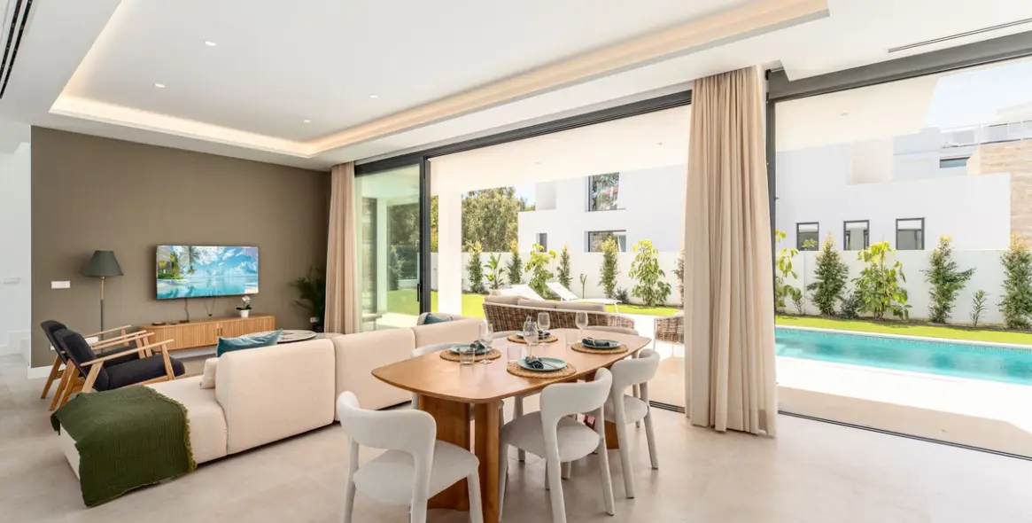 Sale of detached villa in Atalaya 3