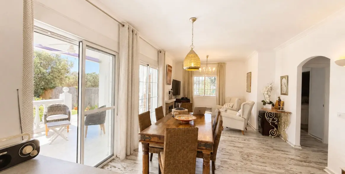 Venta de apartamento en planta baja en Estepona 3