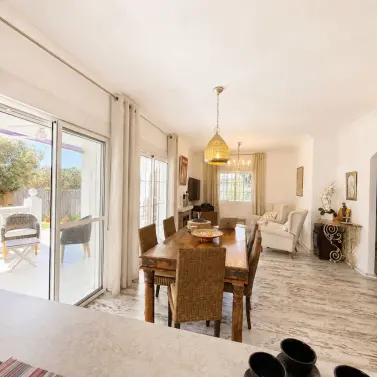 Продажа апартаментов на первом этаже в Estepona