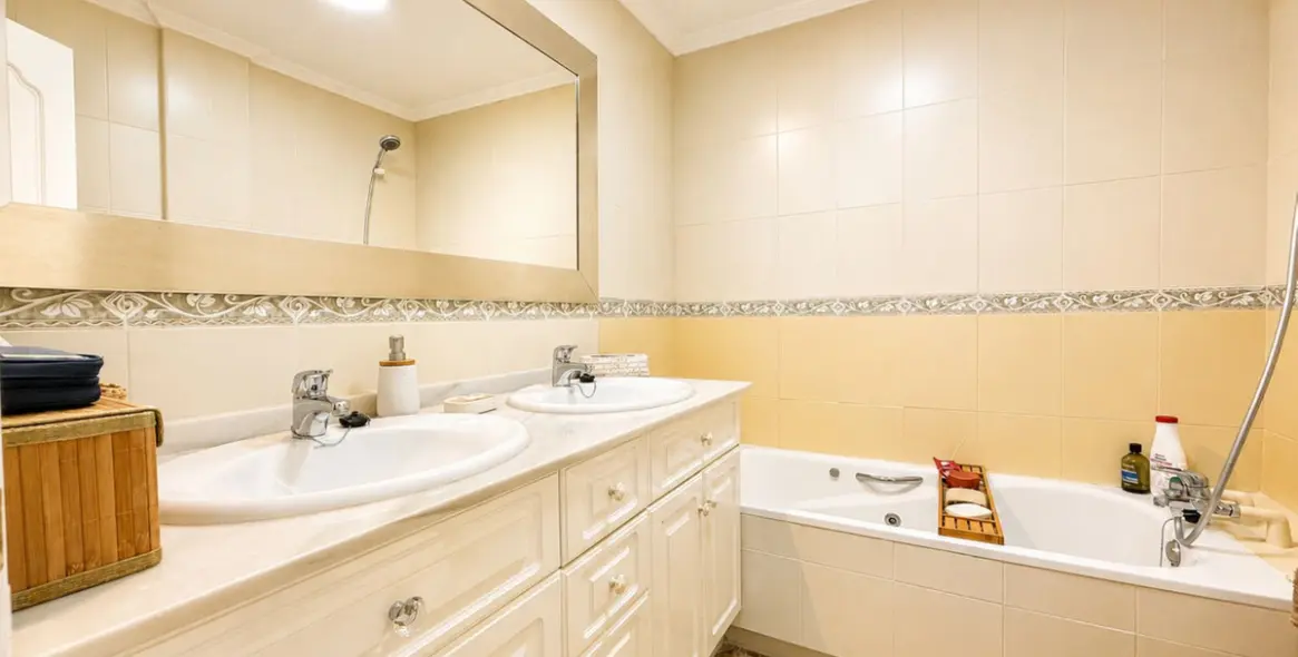Venta de apartamento en planta baja en Estepona 13