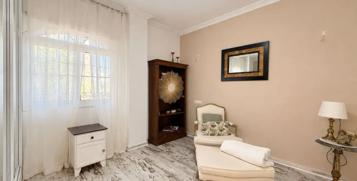 Venta de apartamento en planta baja en Estepona 17