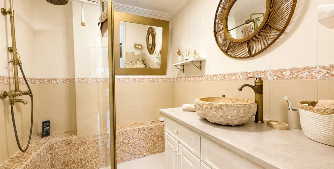 Venta de apartamento en planta baja en Estepona 19