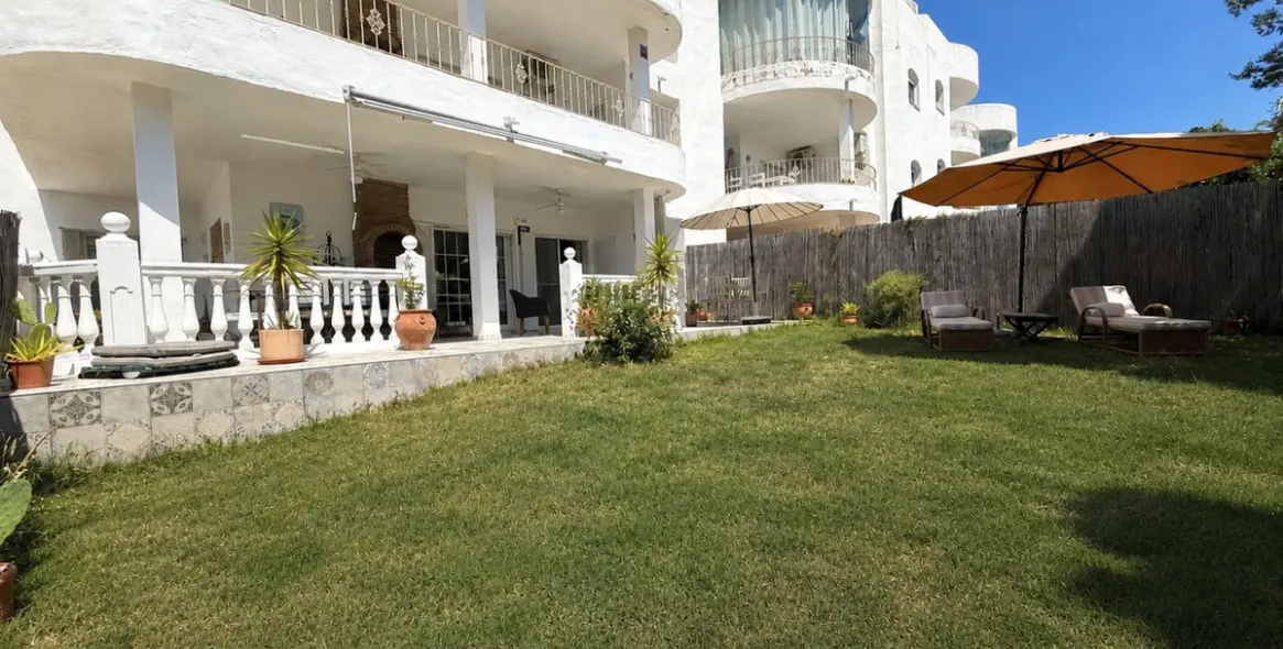 Venta de apartamento en planta baja en Estepona 25