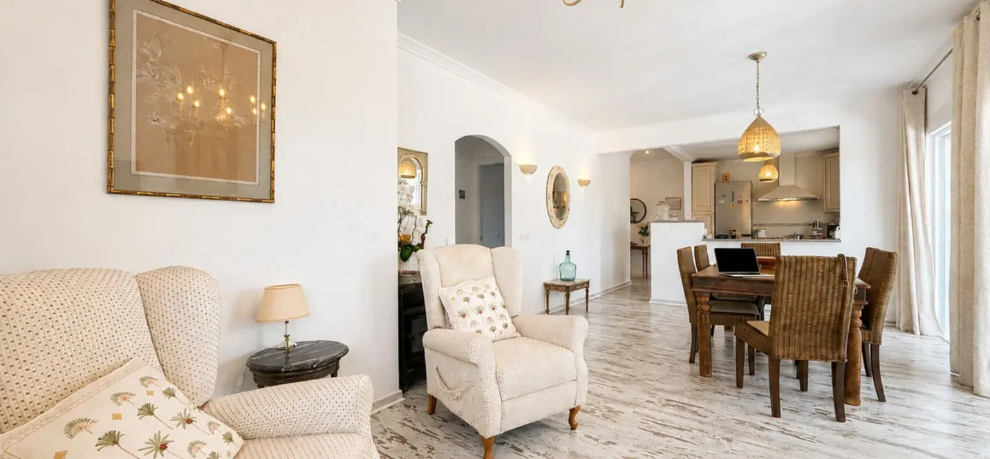 Продажа апартаментов на первом этаже в Estepona 3