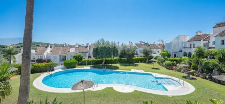 Sale of townhouse in Estepona 1