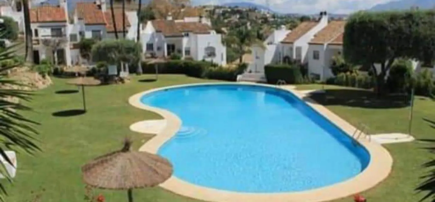 Продажа таунхауса в Estepona 0