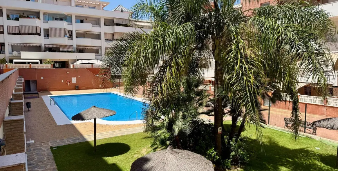 Продажа апартаментов на первом этаже в Estepona 2