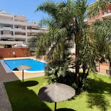 Продажа апартаментов на первом этаже в Estepona