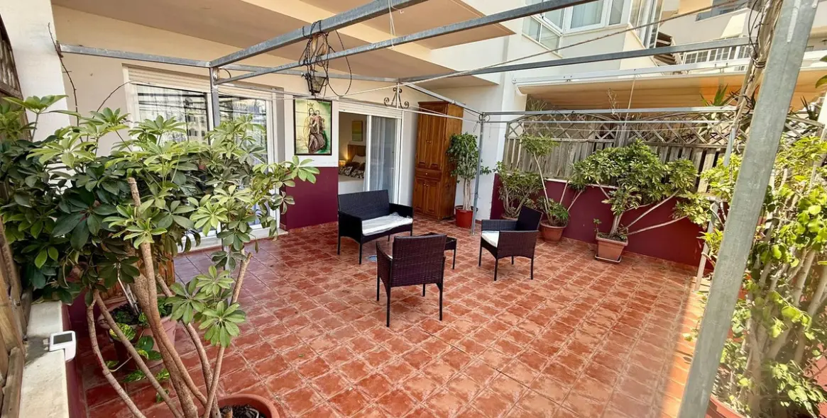 Продажа апартаментов на первом этаже в Estepona 3