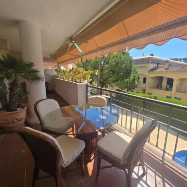 Sale of middle floor apartment in Torrequebrada