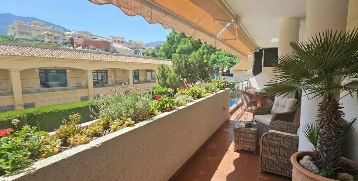 Sale of middle floor apartment in Torrequebrada 2