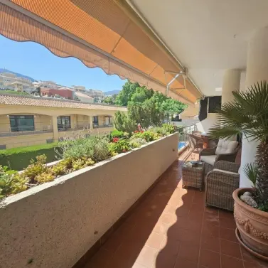 Sale of middle floor apartment in Torrequebrada