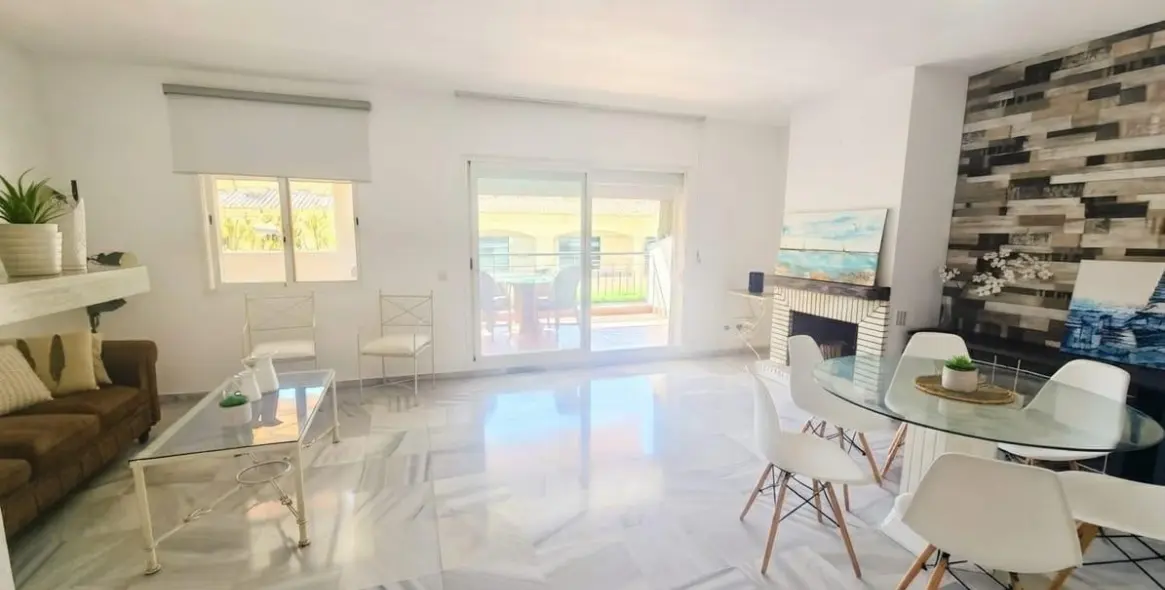 Sale of middle floor apartment in Torrequebrada 5