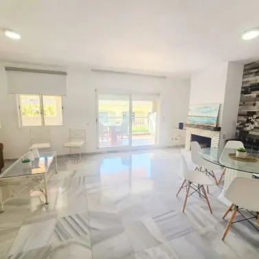Sale of middle floor apartment in Torrequebrada