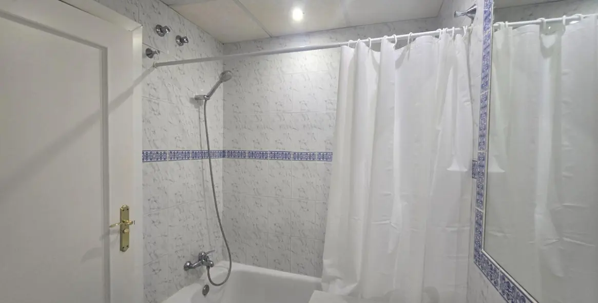 Sale of middle floor apartment in Torrequebrada 19