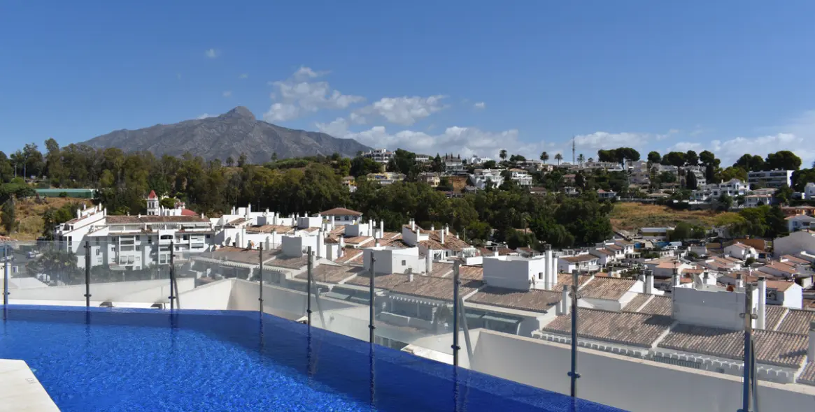 Продажа апартаментов на среднем этаже в Nueva Andalucía 2