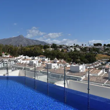 Продажа апартаментов на среднем этаже в Nueva Andalucía