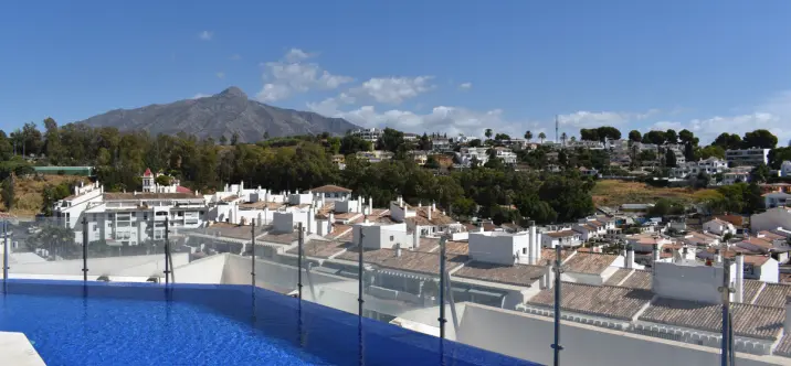 Продажа апартаментов на среднем этаже в Nueva Andalucía 1