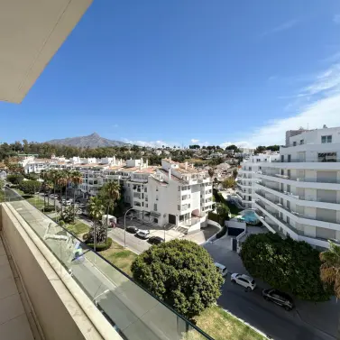 Продажа апартаментов на среднем этаже в Nueva Andalucía