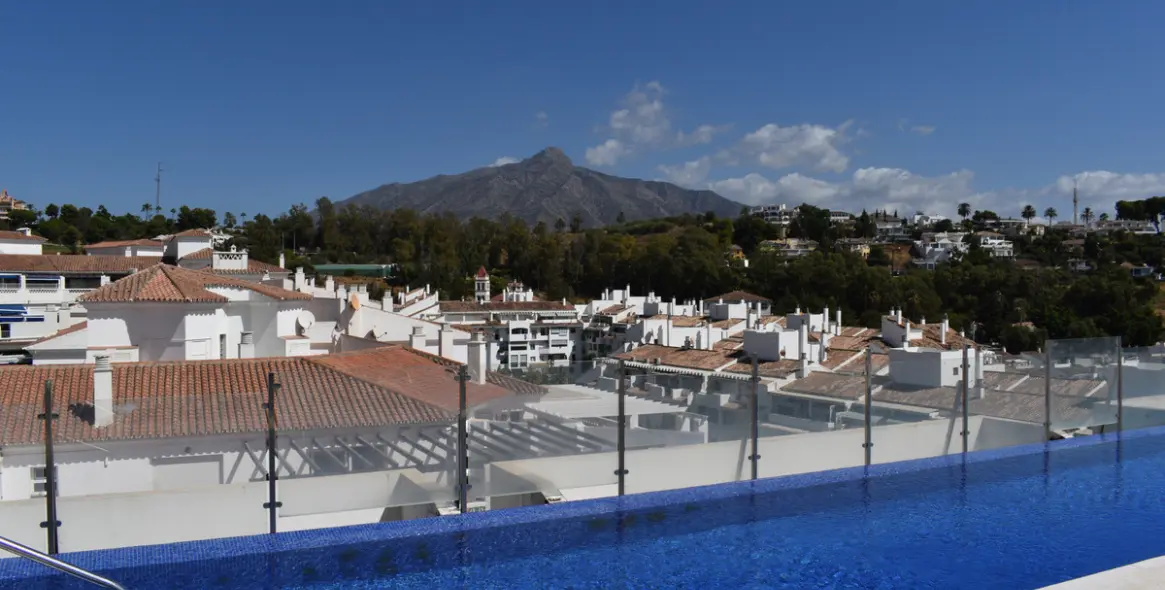 Продажа апартаментов на среднем этаже в Nueva Andalucía 25