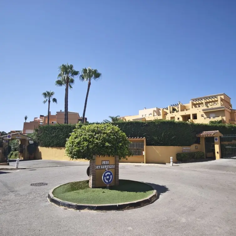Продажа апартаментов на первом этаже в Guadalmina Alta