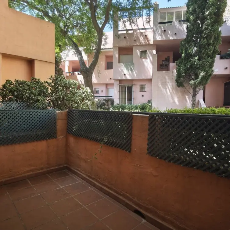 Продажа апартаментов на первом этаже в Guadalmina Alta