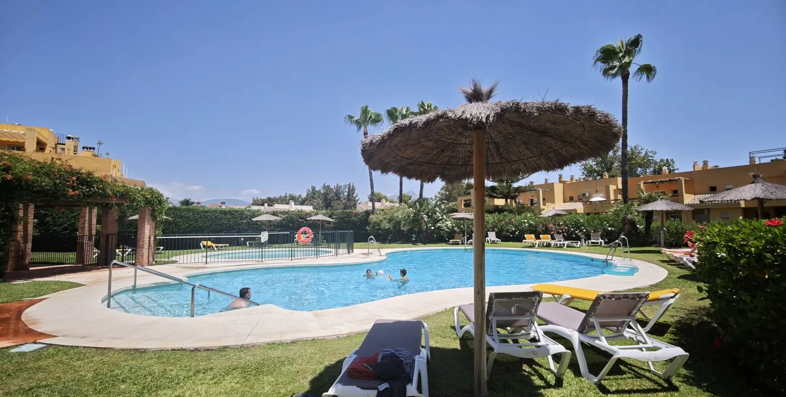 Продажа апартаментов на первом этаже в Guadalmina Alta 9