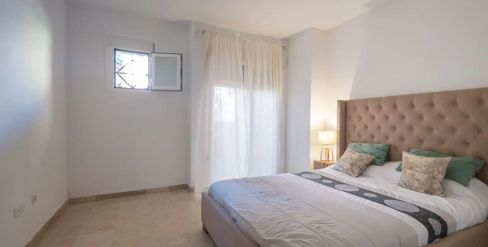 Продажа апартаментов на первом этаже в Guadalmina Alta 21