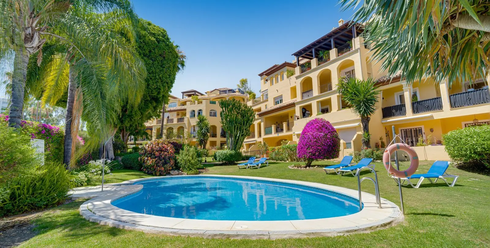 Продажа апартаментов на первом этаже в Guadalmina Alta 1