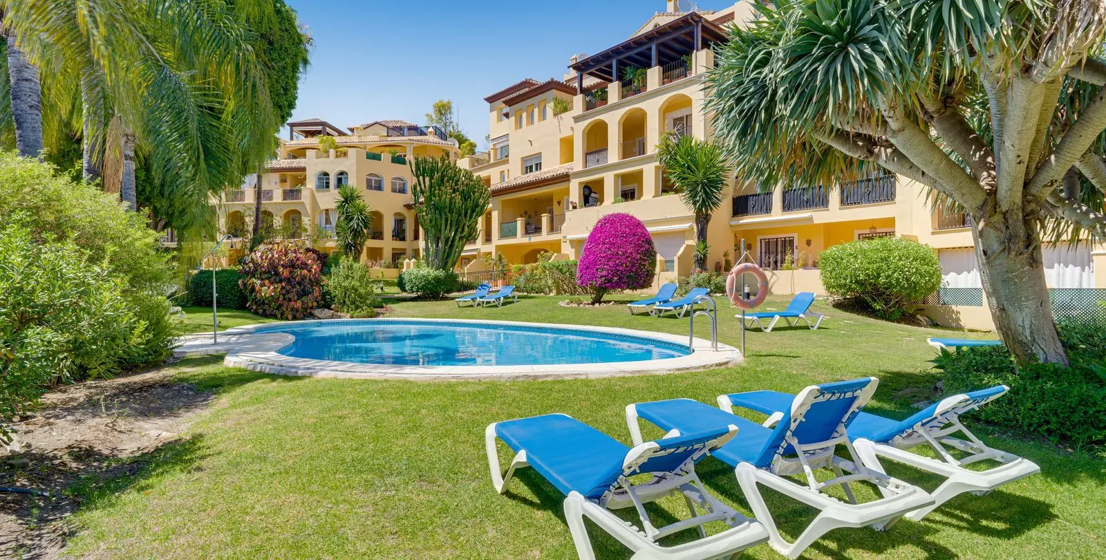 Продажа апартаментов на первом этаже в Guadalmina Alta 2