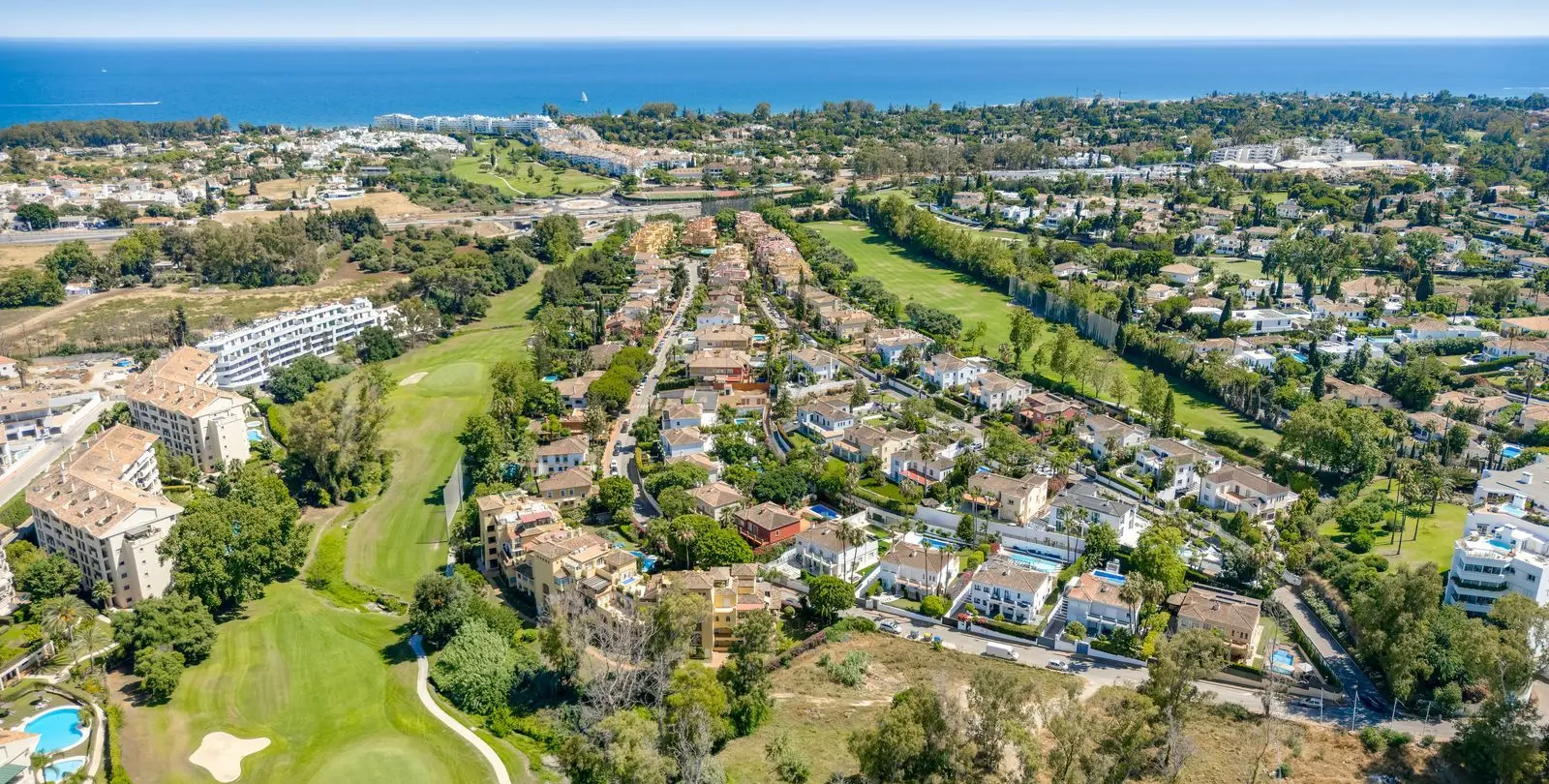 Продажа апартаментов на первом этаже в Guadalmina Alta 14